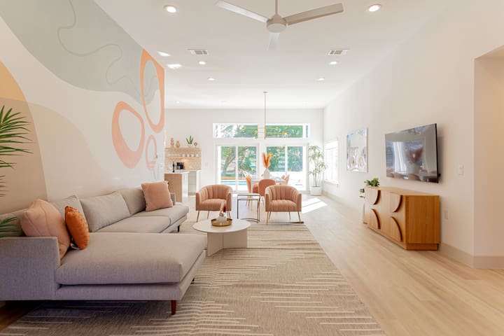 UT Football Fave – Pool, Hot Tub, BBQ Grill, Yard! gallery image 4