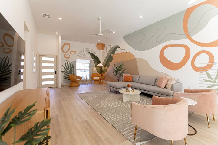 UT Football Fave – Pool, Hot Tub, BBQ Grill, Yard! gallery image 3