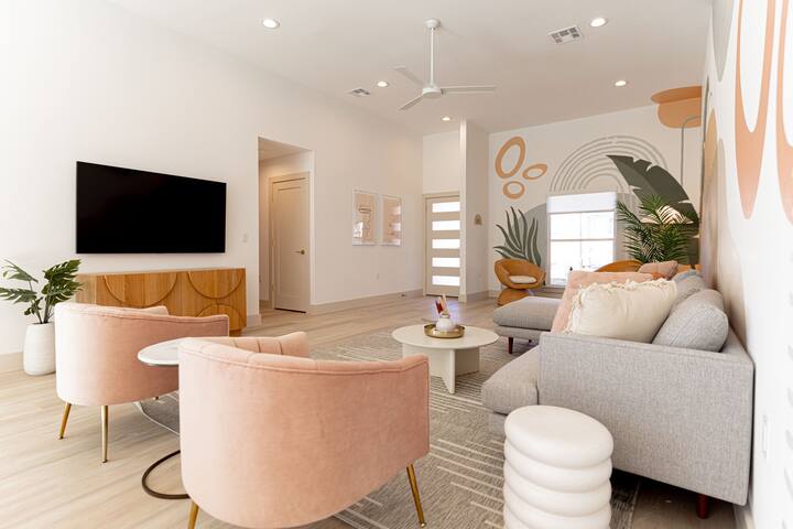 UT Football Fave – Pool, Hot Tub, BBQ Grill, Yard! gallery image 5