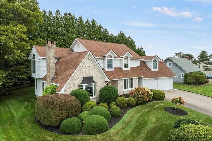 Gorgeous Eastward Look Estate! gallery image 2