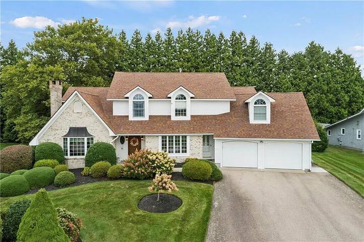 Gorgeous Eastward Look Estate!