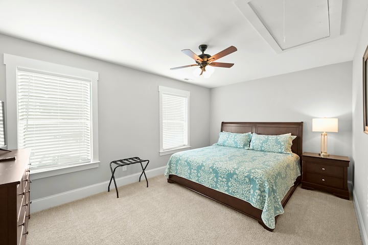 La chambre 4 dispose d'un lit King Size.