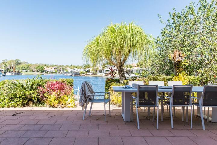 The Waterfront – 4-bedroom waterfront home + pool gallery image 4