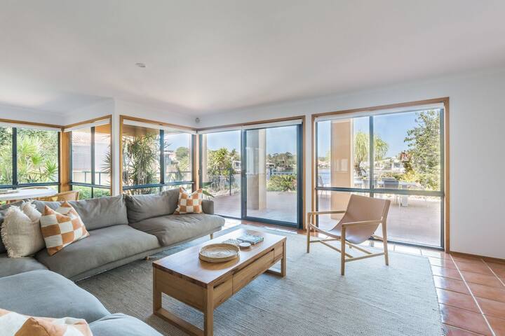 The Waterfront – 4-bedroom waterfront home + pool gallery image 5