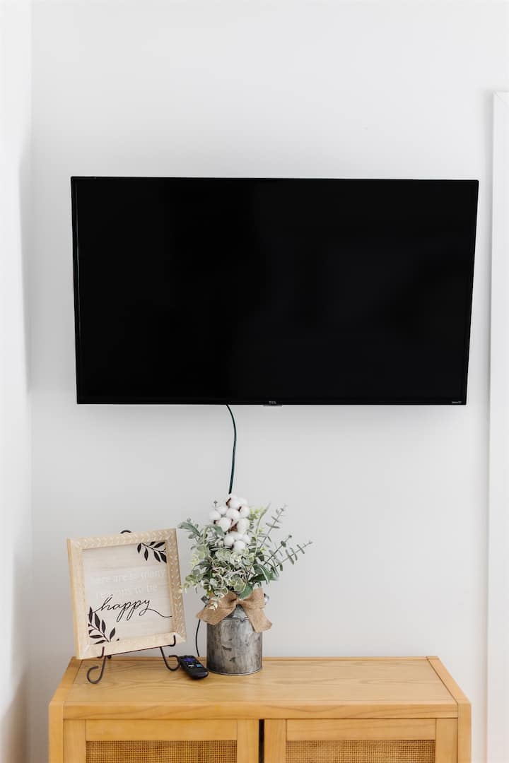 Sehemu ya Chumba cha Kulala cha Tele