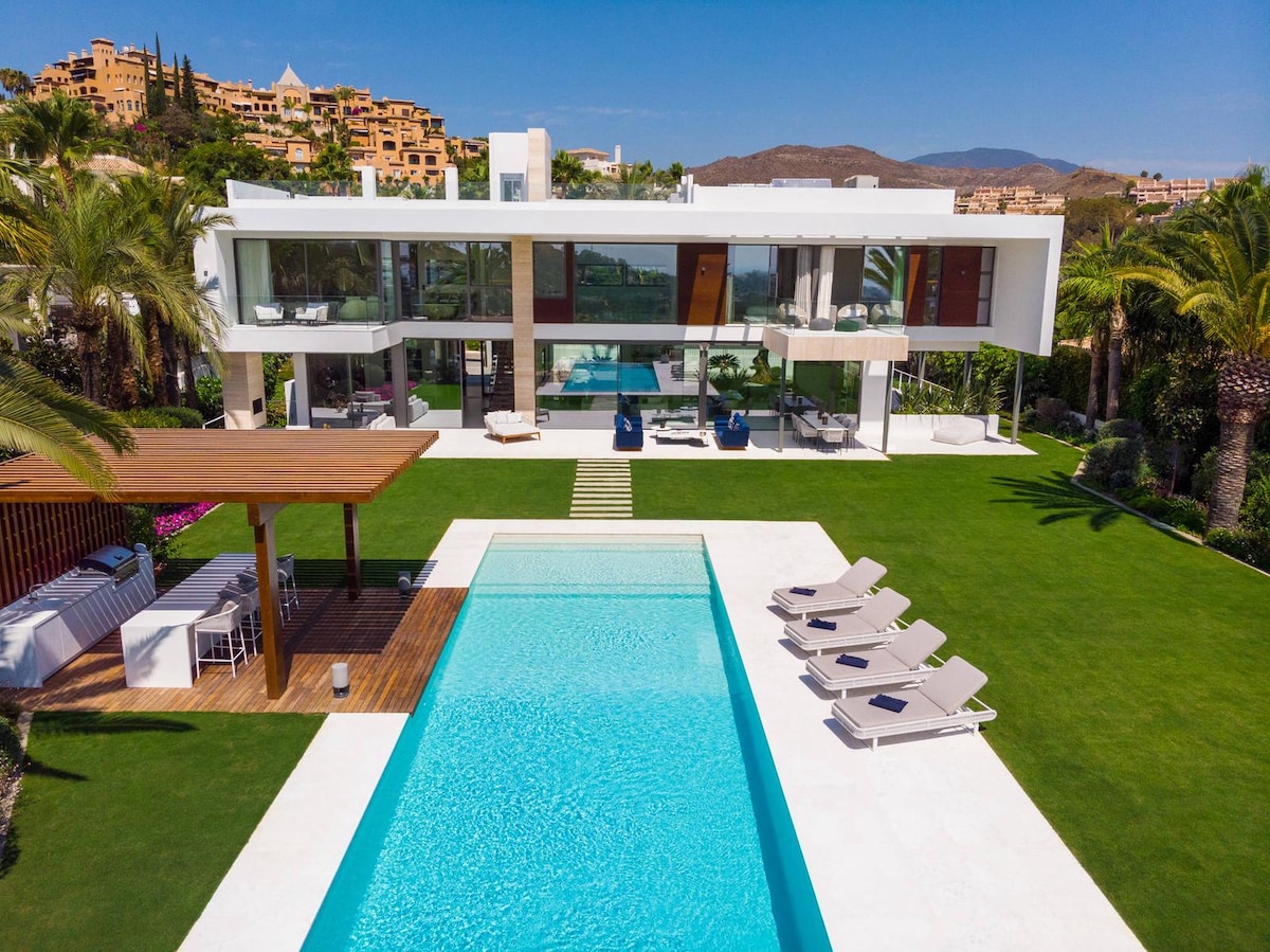 Ultra Modern 6 Bedrooms Oasis With Sea Views! 2