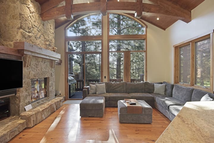 Central Reservations Of Mammoth managed Airbnb listing 2