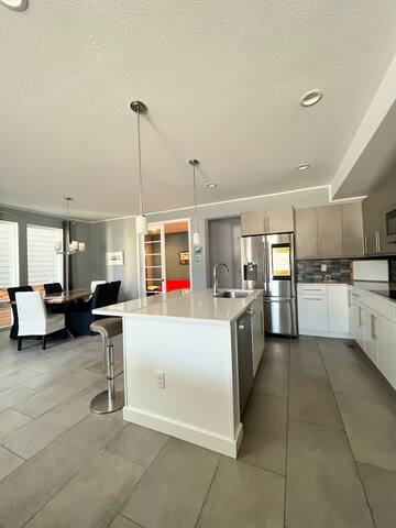 Upscale modern in Central Park gallery image 5