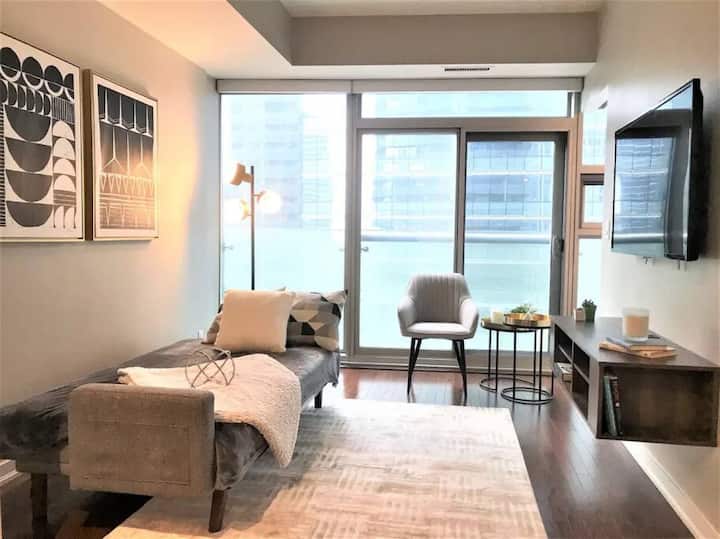 Sofa inabadilika kuwa futon kwa mgeni wa ziada