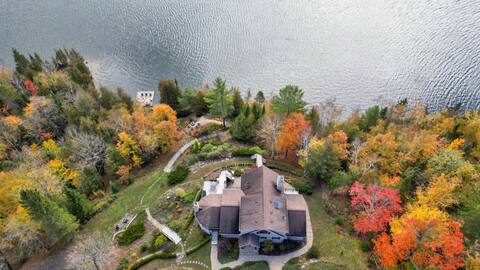 The Vista - Magnificent Waterfront & Hot Tub
