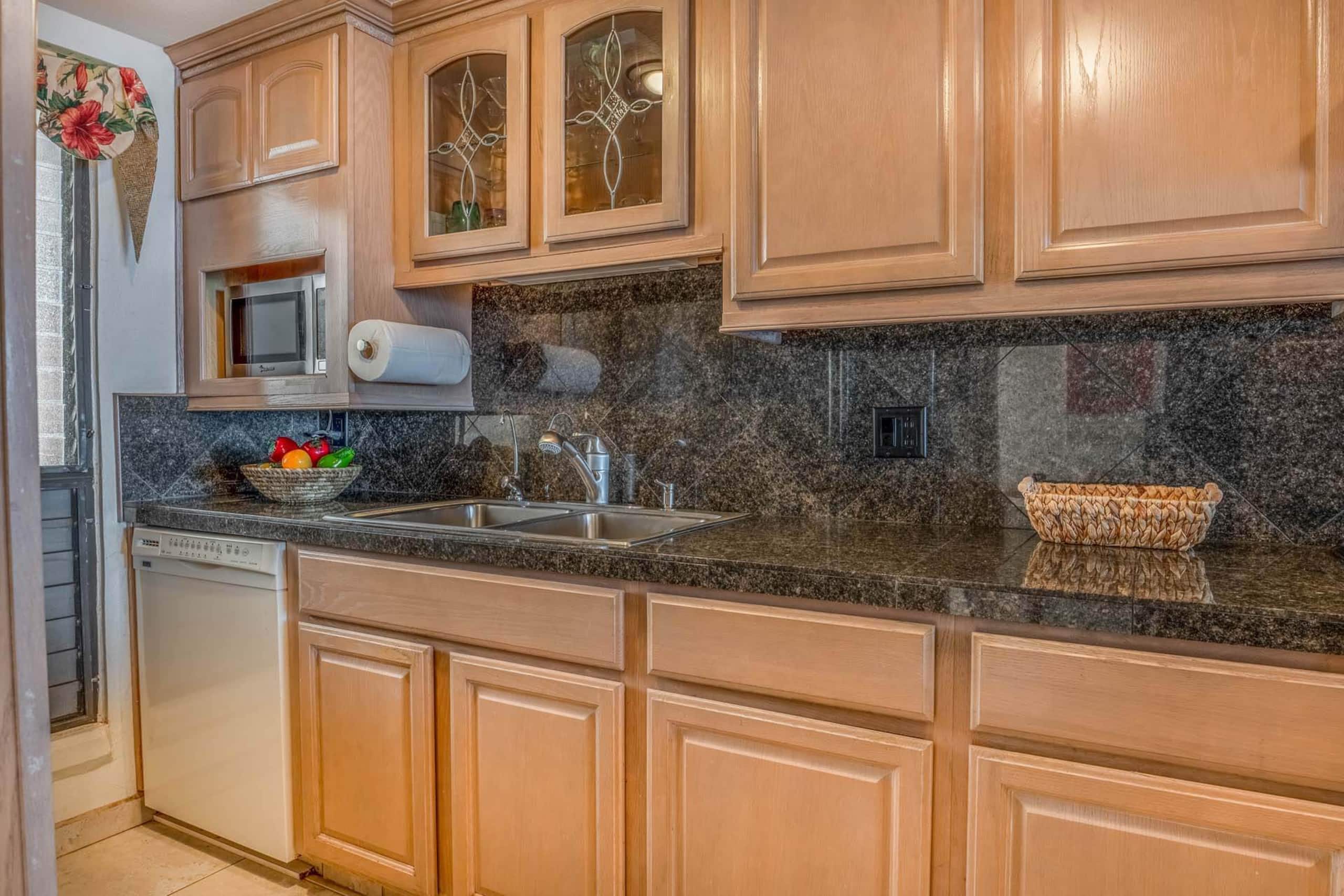 Condo in Wailuku · ★4.78 · 2 bedrooms · 2 beds · 2 shared baths - Image 11