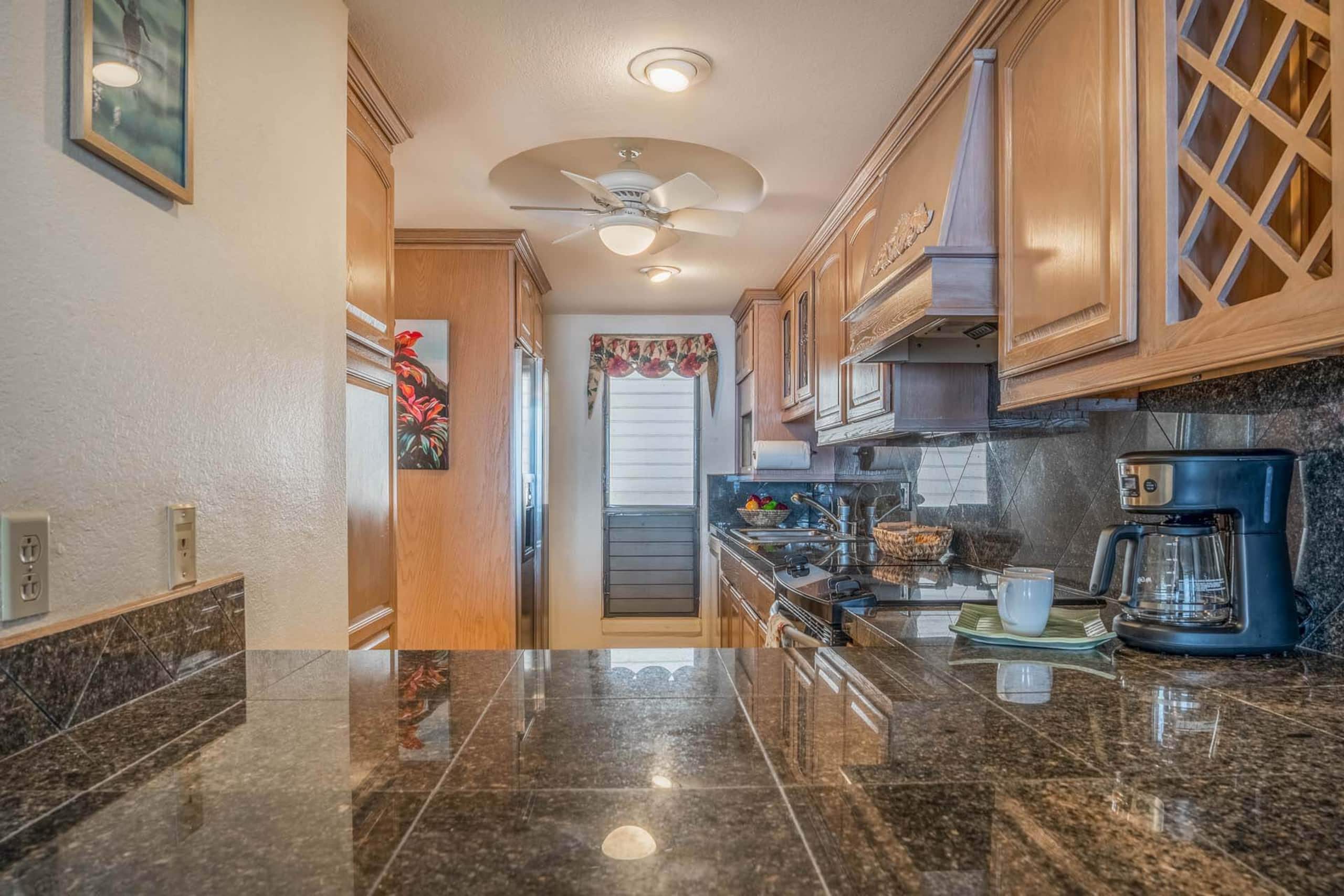 Condo in Wailuku · ★4.78 · 2 bedrooms · 2 beds · 2 shared baths - Image 12