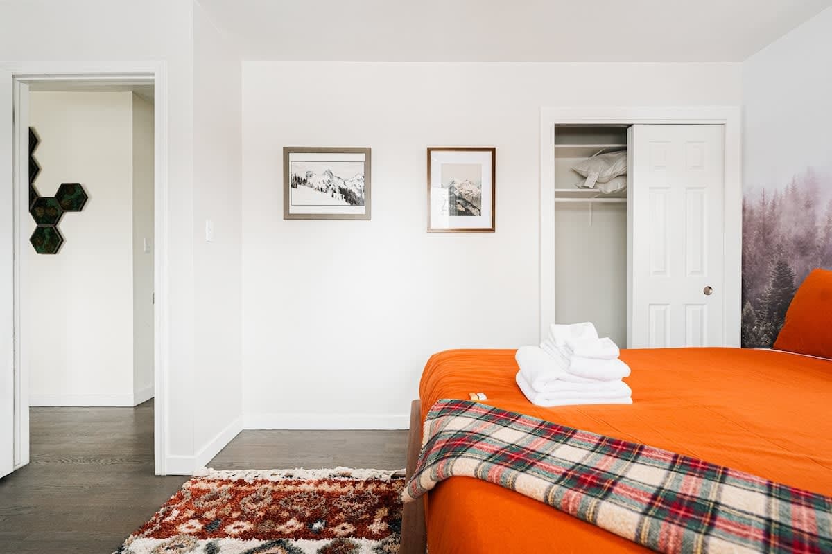 روكي ماونتن ريتريت: ديكور نابض بالحياة وسحر جبلي مع سرير كينج ومرتبة ميموري فوم!