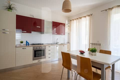 Homiday - Karismatico, Three-Room First Floor Apartment