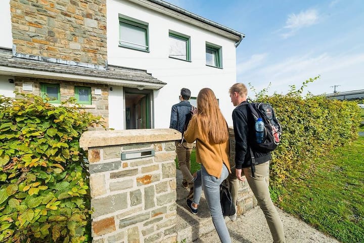 Maison Pour 20 Personnes - Sedán