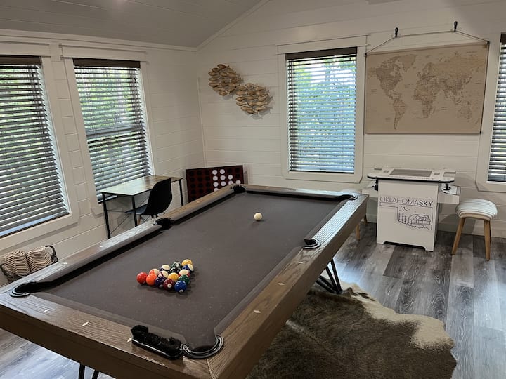 Défi accepté ! Piscine, jeux d'arcade vintage, Connect 4, et plus encore !