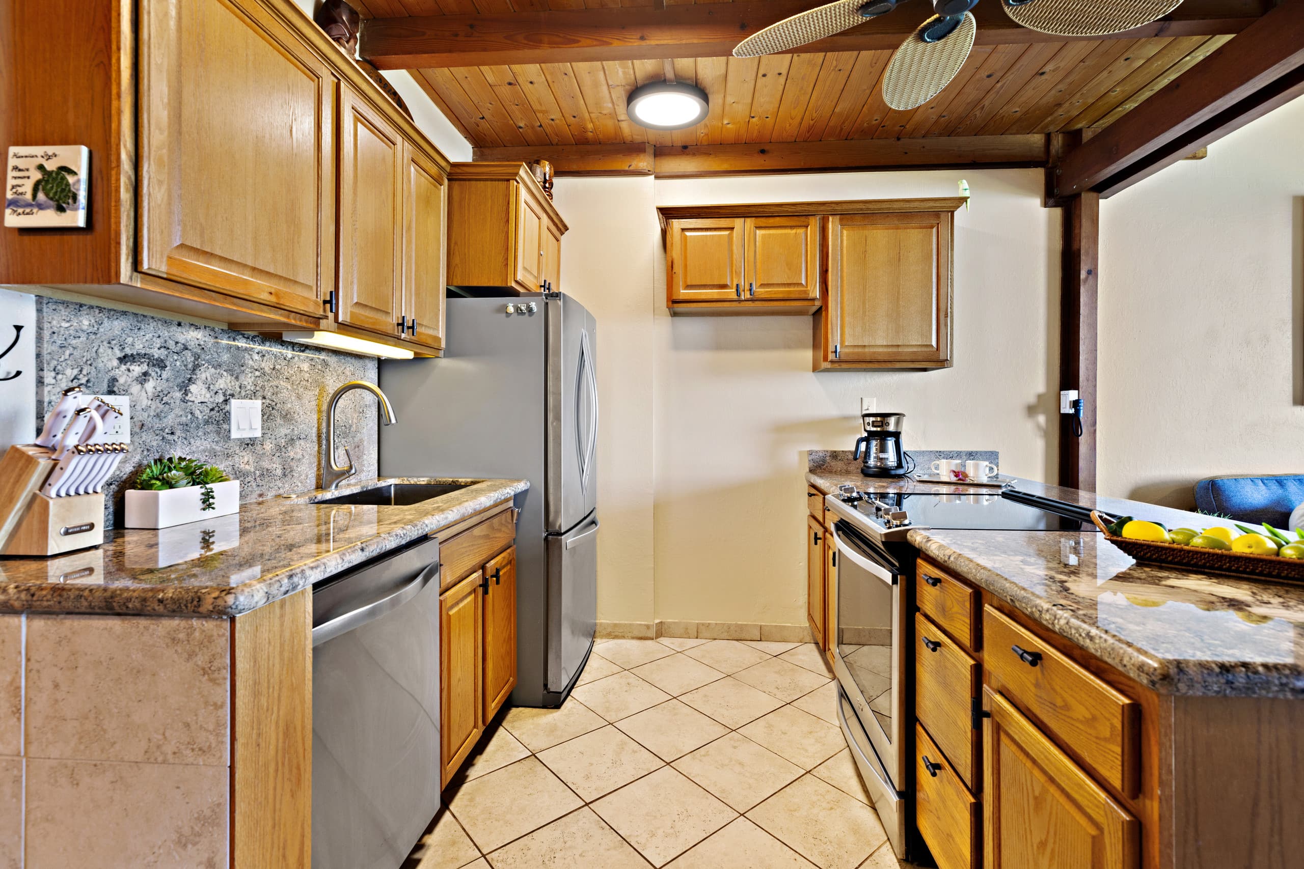 Condo in Lahaina · ★4.93 · 2 bedrooms · 2 beds · 2 private baths - Image 11