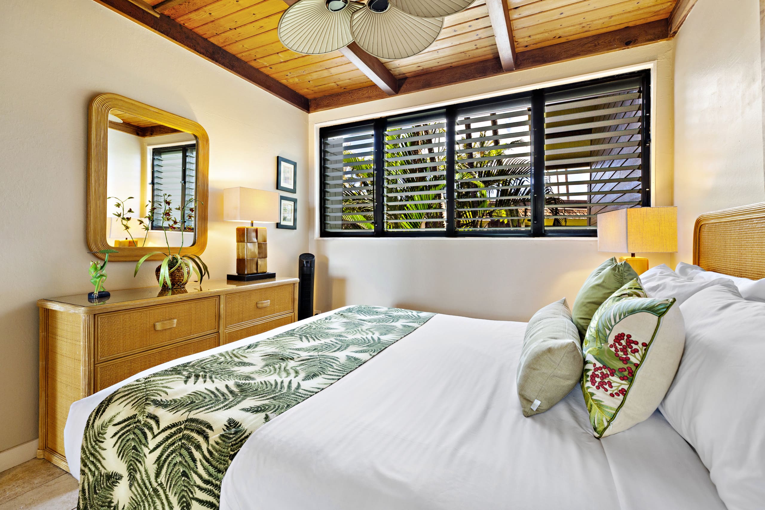 Condo in Lahaina · ★4.93 · 2 bedrooms · 2 beds · 2 private baths - Image 17