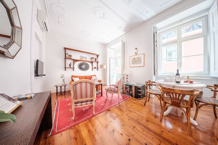 Central Modern Classic Apartment in Baixa 107