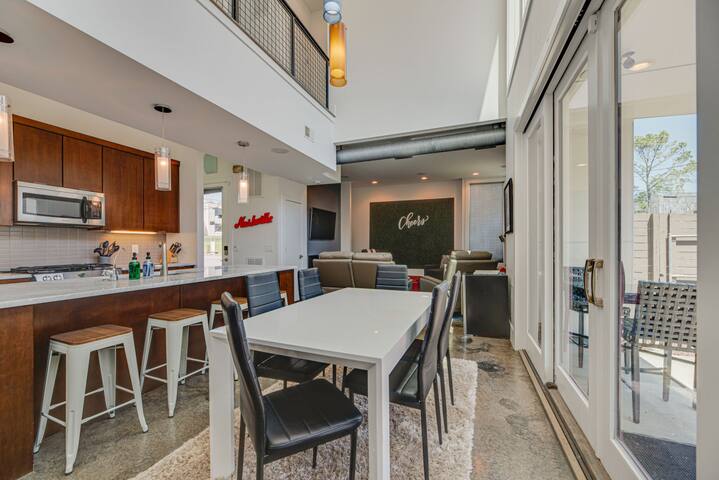 Sleeps 36!; Hot tub! Side By Side Units! gallery image 5