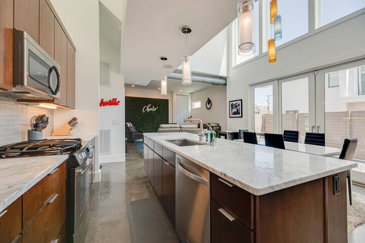 Sleeps 36!; Hot tub! Side By Side Units! gallery image 2