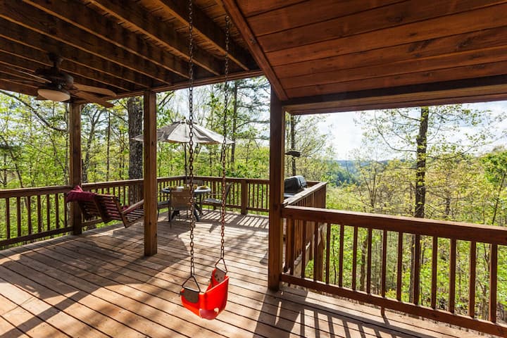 Sarah's Mountain Hideaway | Cozy Cabin With A View - Ellijay, GA