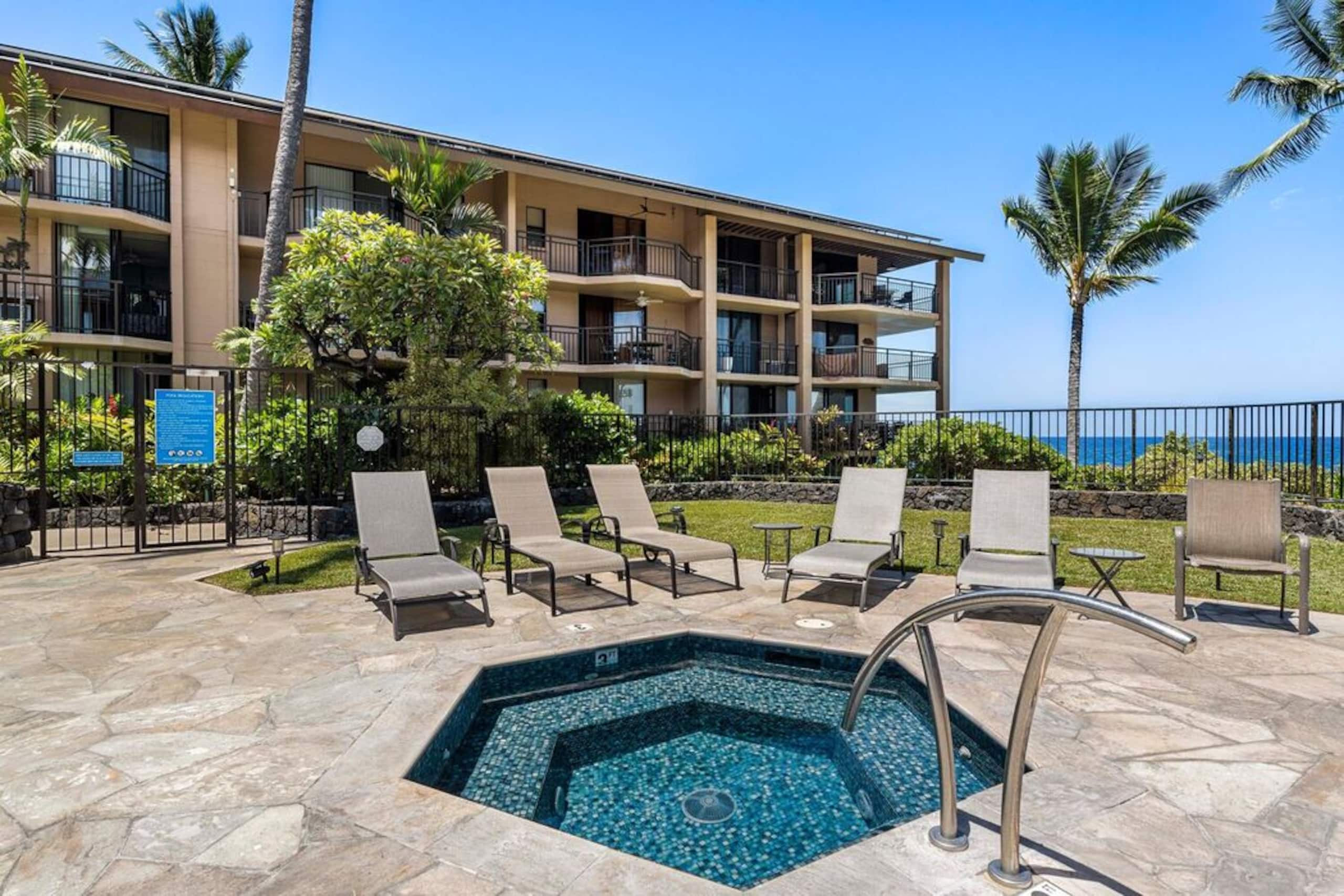 Condo in Kailua-Kona · ★4.8 · 1 bedroom · 2 beds · 1 private bath - Image 20