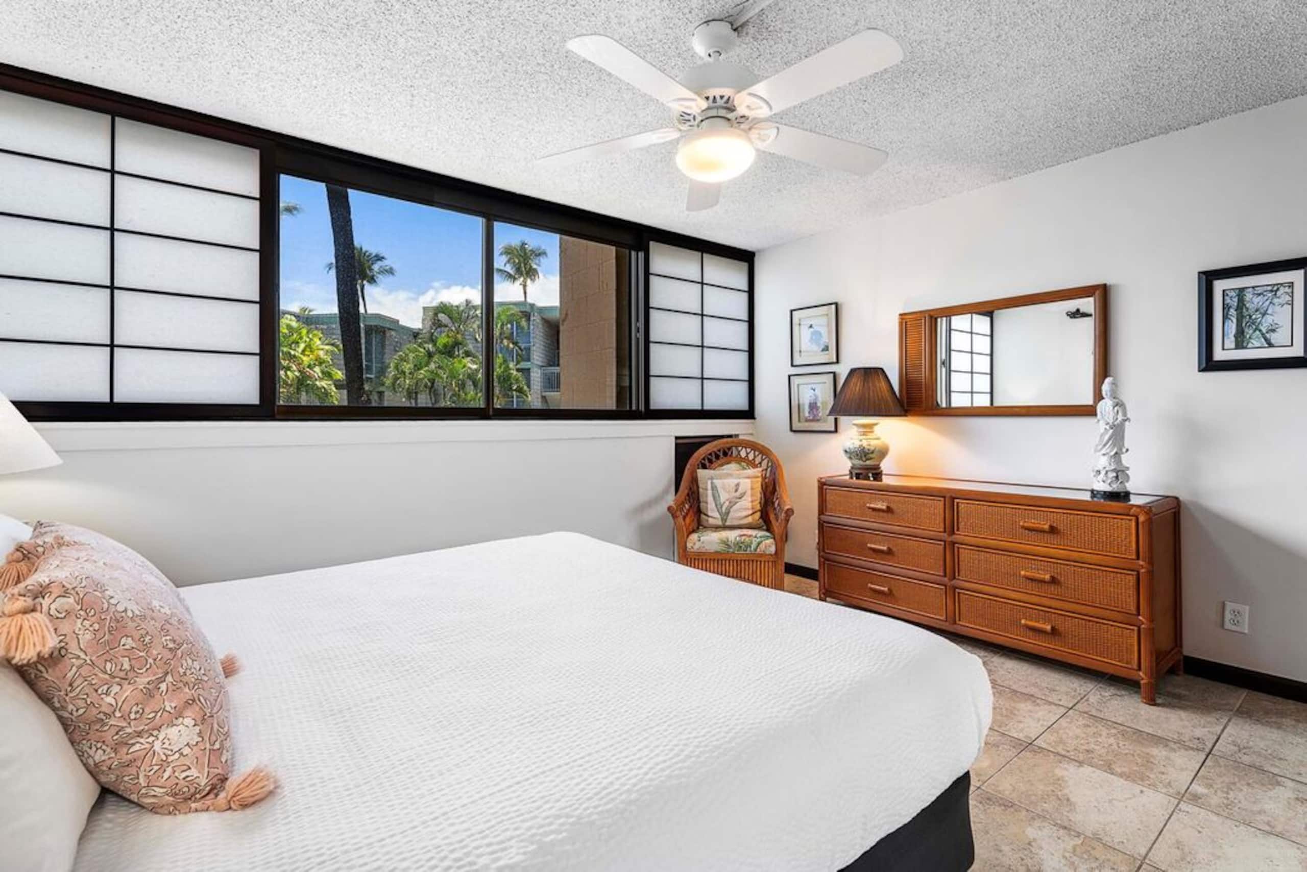 Condo in Kailua-Kona · ★4.8 · 1 bedroom · 2 beds · 1 private bath - Image 4