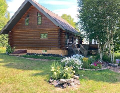 Cabin on the Cove: Adventure Awaits in Keweenaw