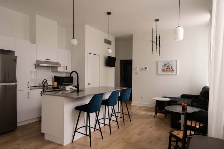 Apartment in Old Montreal, River View, Suite 202