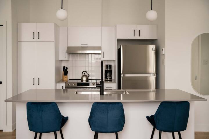 Apartment in Old Montreal, River View, Suite 202 gallery image 2