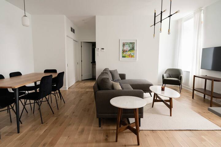 Apartment Old Montreal, Courtyard View, Suite 203 gallery image 3