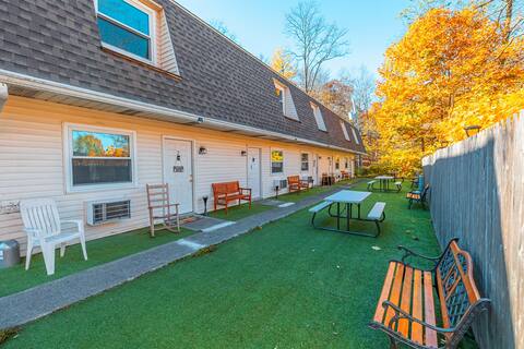 2 Townhomes near Hiking & Fun!*Fireplace*Patio*