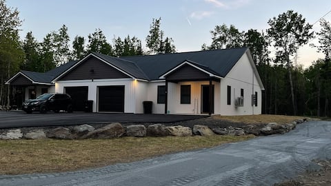 Cozy | 3 BR/2 Bath | Sleeps 8 | Quiet