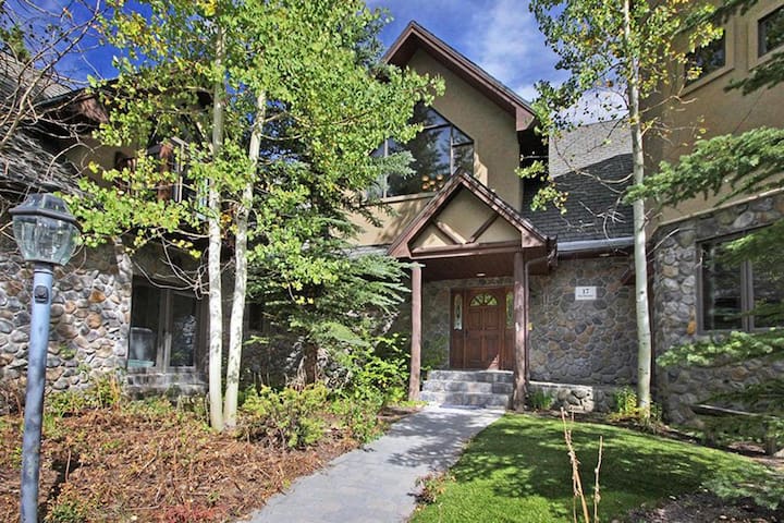 Majestic Lodging managed Airbnb listing 1