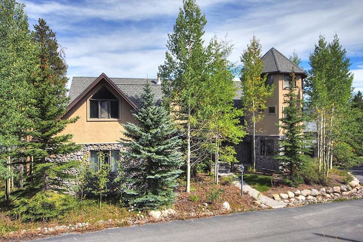 Majestic Lodging managed Airbnb listing 1