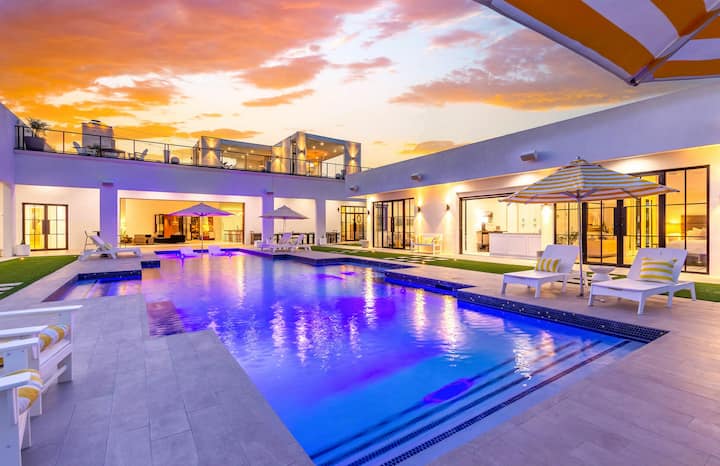 Old Town Scottsdale Lux Villa, Pool, Rooftop Views - Airbnb