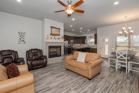 4Bdrm Internet Texoma Home Launch Nearby PetsCon