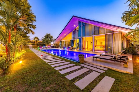 Large Private Pool Villa with 7 Bedrooms! (7B)