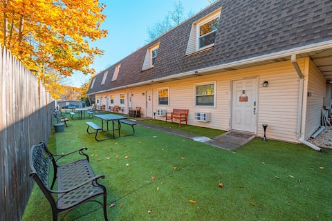 3 Townhomes near Hiking & Fun!*Fireplace*Patio*