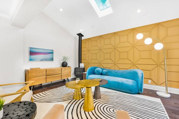 Award Winning Luxury Home with Heated Pool + Sauna gallery image 2