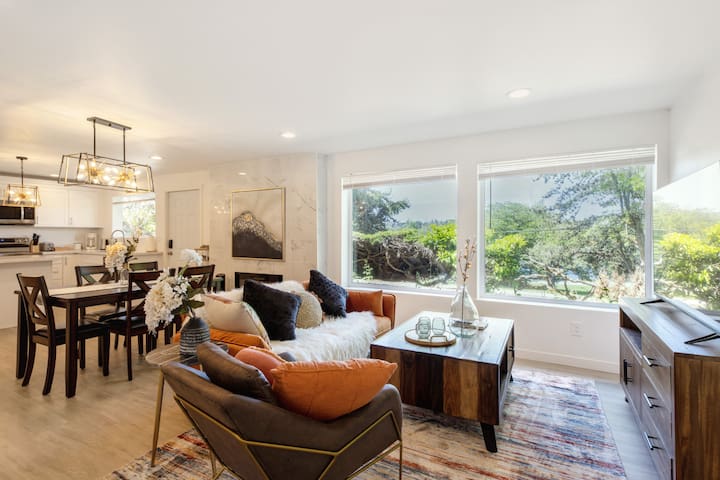 3b2b Lower Unit w/ Gorgeous Green Lake View gallery image 4