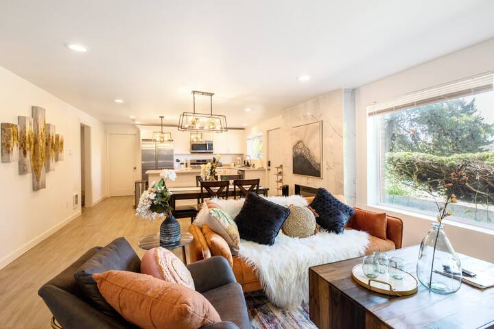 3b2b Lower Unit w/ Gorgeous Green Lake View gallery image 2