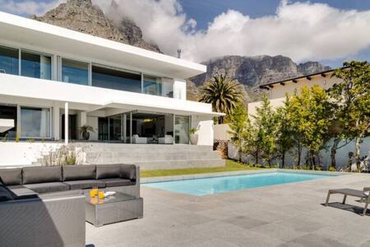 Villa Maxima – Large Pool & Stunning Sea View gallery image 3