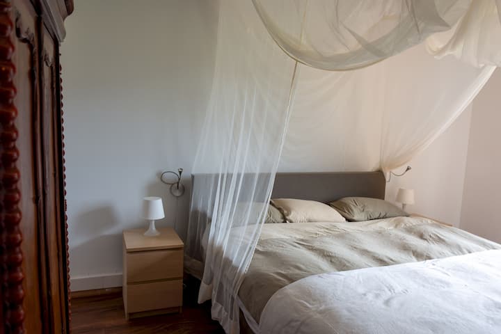 الغرف: سرير