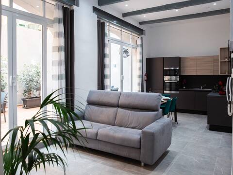 Valletta Waterfront Backyard Flat by ArcoBnb