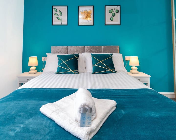 استيقظ منتعشًا في هذه الغرفة المزدوجة الهادئة.