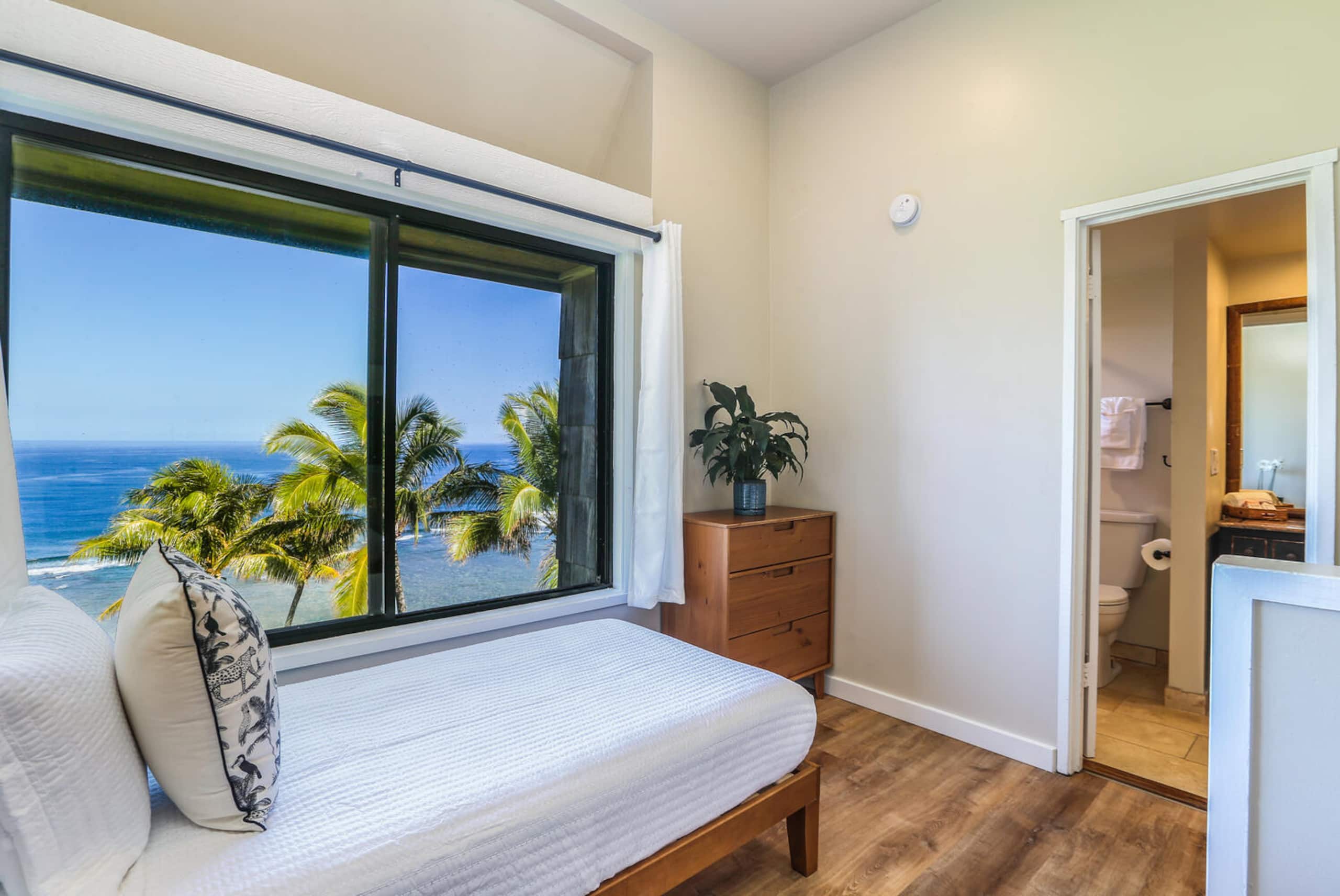 Condo in Princeville · ★4.67 · 2 bedrooms · 4 beds · 2 baths - Image 18