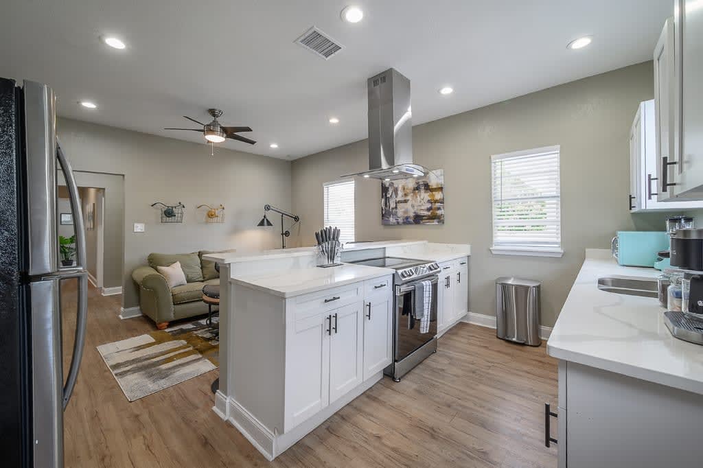 Popular Airbnb listing: "The Penny-farthing Flat" - 2BR |Fire Pit|Grill in Armory Gardens