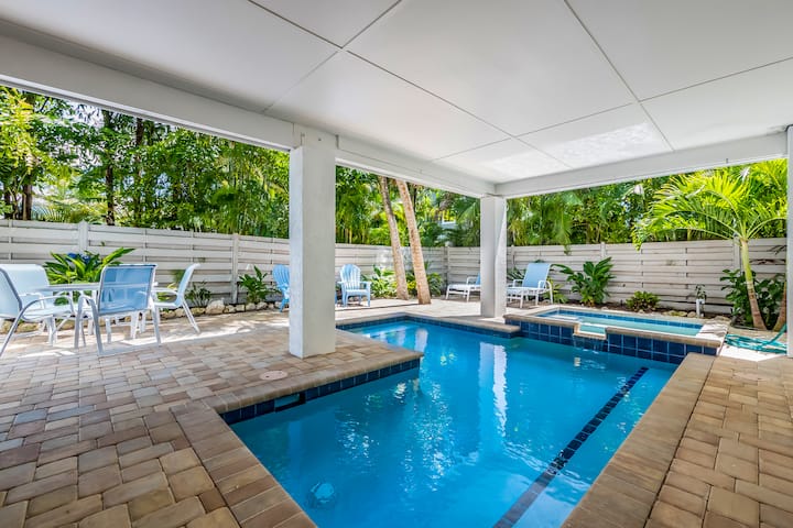 Beauty & The Beach: Beach 1.5 Blocks, Pool & Spa - Holmes Beach, FL